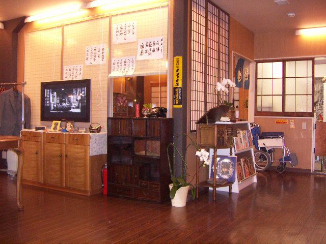 �y�c�J�T�L��z�󑐂ɁA���a30�N�㕗���g���ȃf�C�z�[��  12��1���i�y�j�I�[�v��