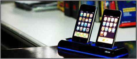 iPodiPhone2䓯ɏ[d\ȃX^hAfXÑCeAƂĂœKȁwDual Dock Charger for iPhone / iPodx